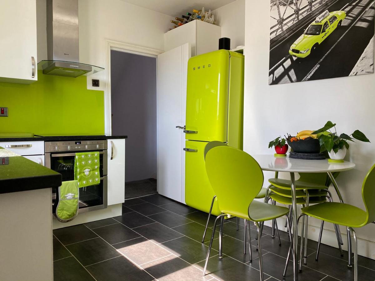 3 Bed In Colliers Wood Appartamento *